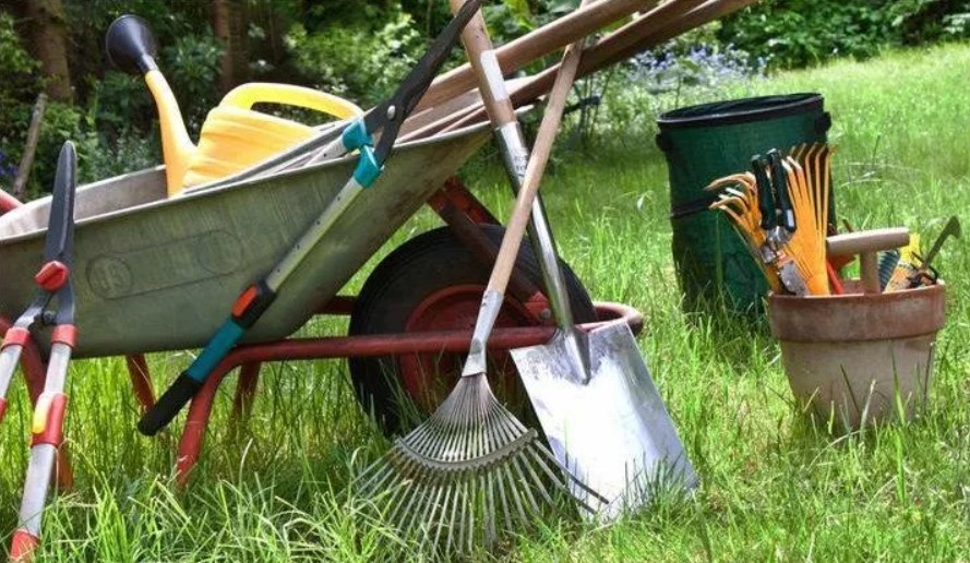 Уборка придомовой территории и участка Одесса