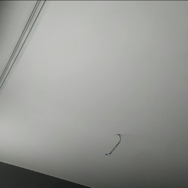 Белый матовый потолок и гардинная ниша Одесса komfortcenter.com.ua-01