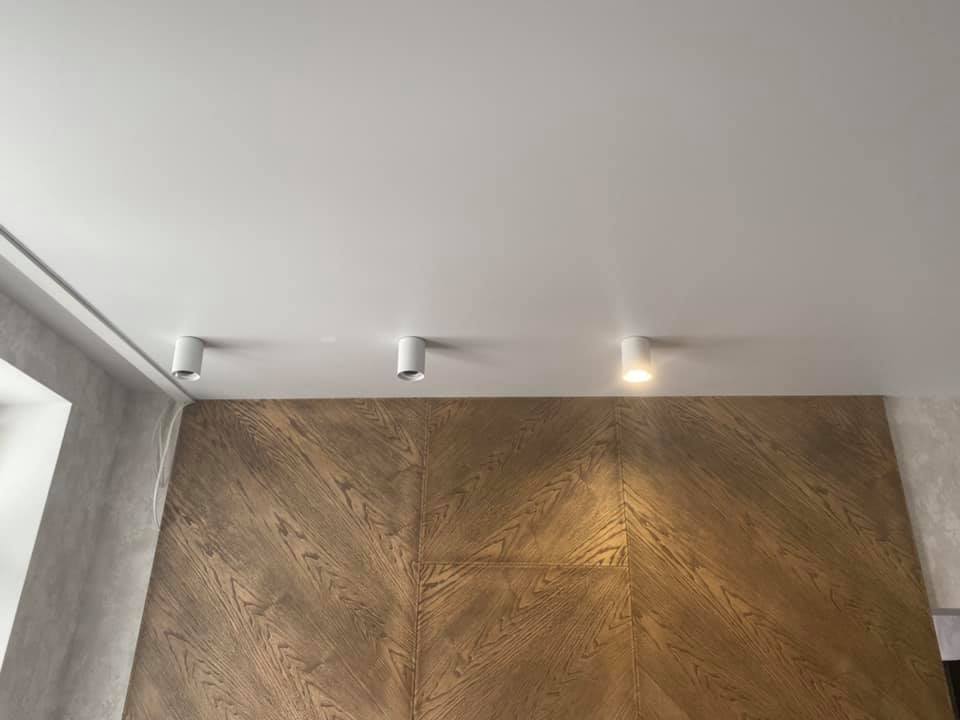 Матовый натяжной потолок на кухне Одесса komfortcenter.com.ua-01