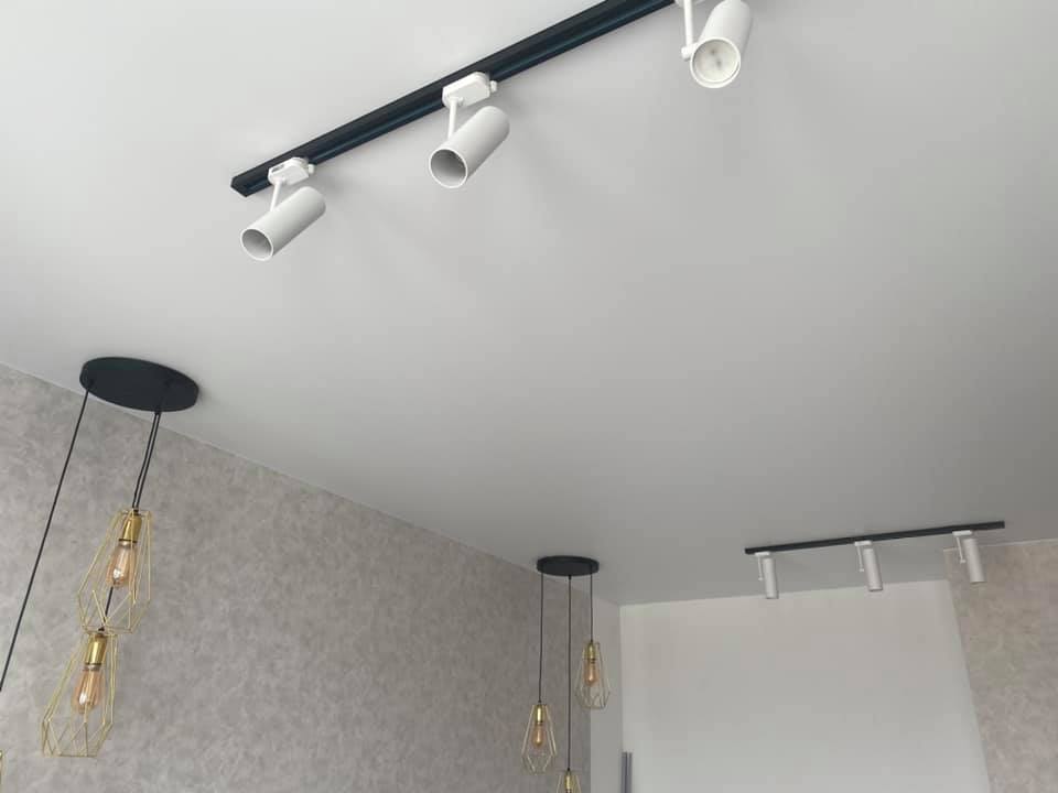 Матовый натяжной потолок на кухне Одесса komfortcenter.com.ua-02