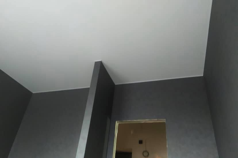 Матовый натяжной потолок с гардиной Одесса komfortcenter.com.ua-03