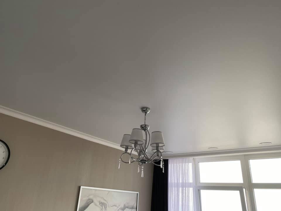 Матовый натяжной потолок зал Одесса komfortcenter.com.ua-02