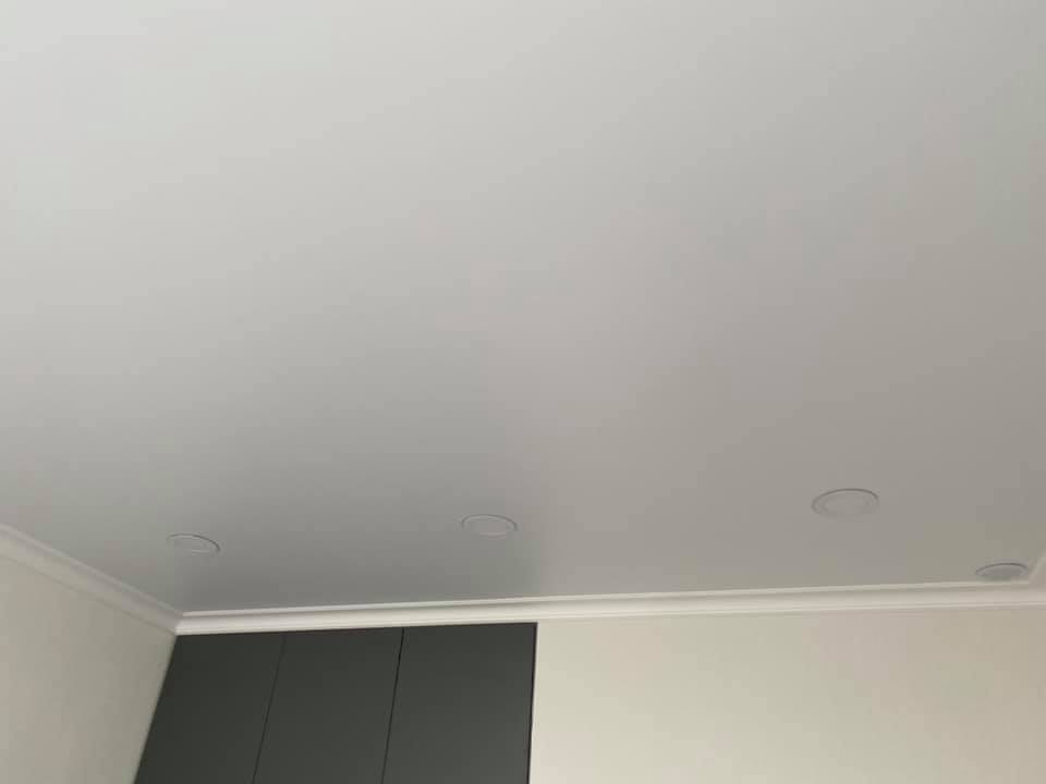 Матовый натяжной потолок зал Одесса komfortcenter.com.ua-03