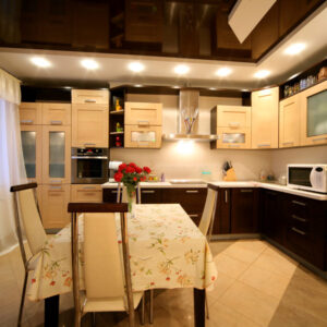 натяжные потолки на кухню - komfortcenter.com.ua