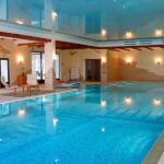 Натяжные потолки для бассейна в Одессе komfortcenter.com.ua