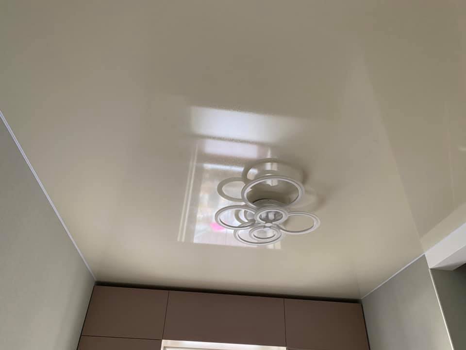 Глянцевый натяжной потолок Одесса komfortcenter.com.ua-01