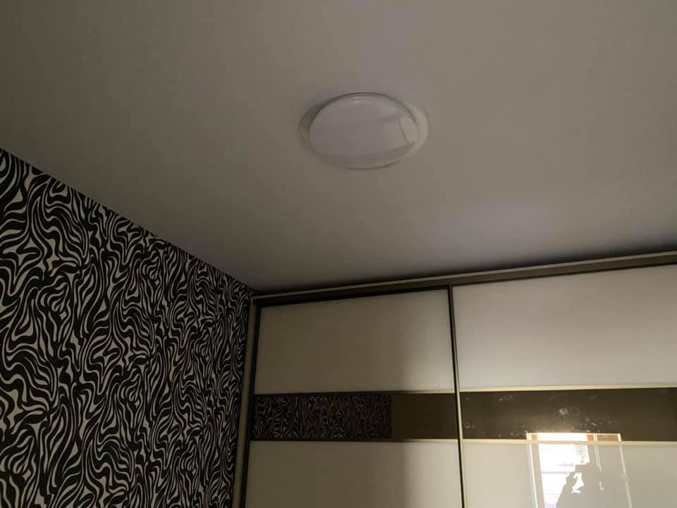 Глянцевый натяжной потолок Одесса komfortcenter.com.ua-03