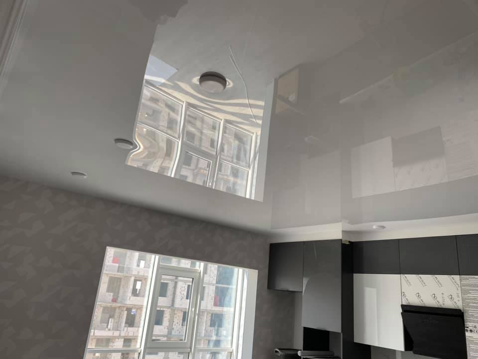 Глянцевый натяжной потолок Одесса komfortcenter.com.ua-06