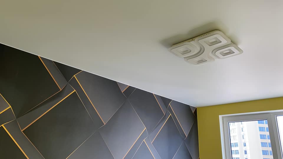 Глянцевый натяжной потолок Одесса komfortcenter.com.ua-07