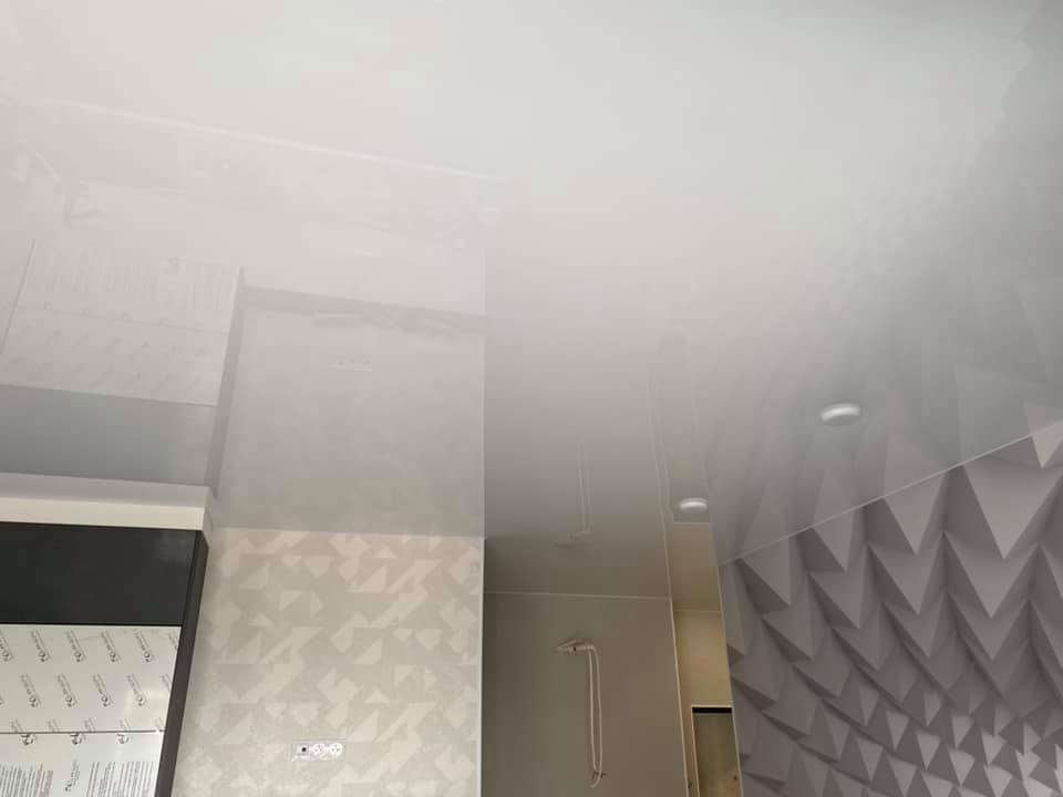 Глянцевый натяжной потолок Одесса komfortcenter.com.ua-08