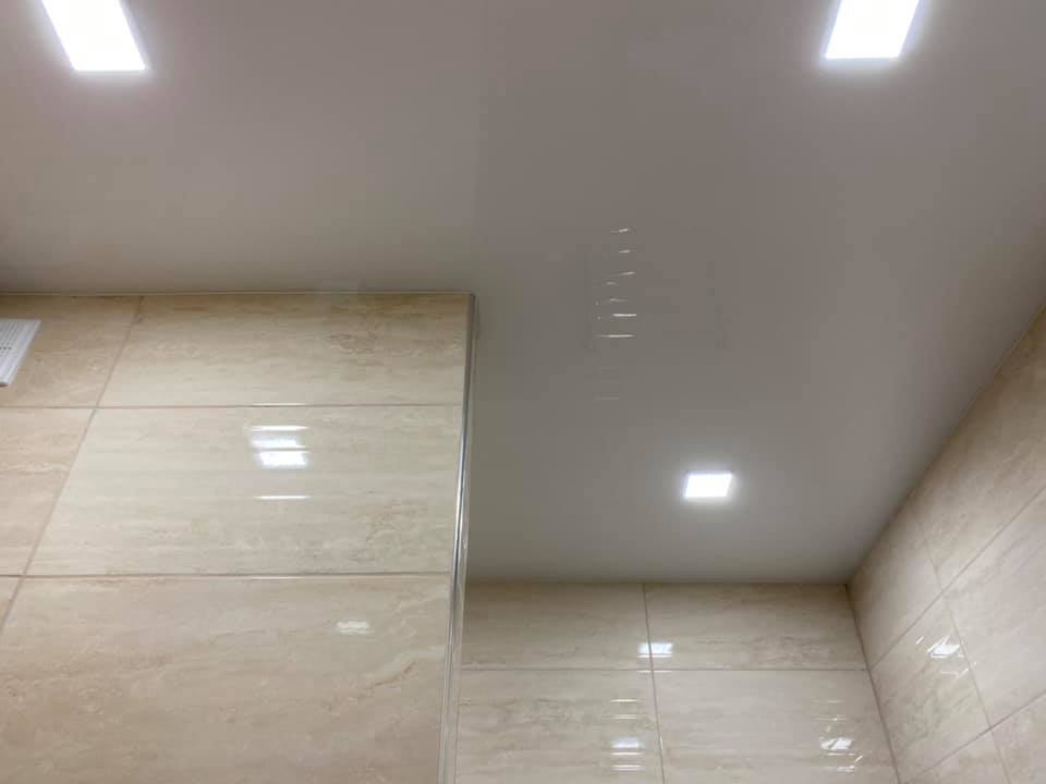 Глянцевый натяжной потолок Одесса komfortcenter.com.ua-09